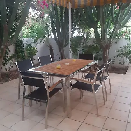 Bajo Con Jardin A 100 Metros De La Playa * Вера